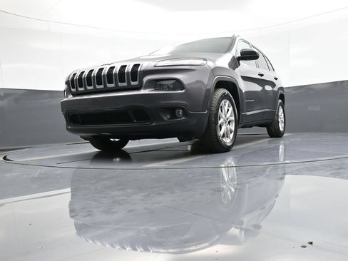 Used 2015 Jeep Cherokee Latitude AWD/4WD image 24