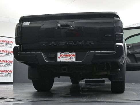 Used 2020 Toyota Tacoma TRD Sport w/ Technology Package AWD/4WD image 43