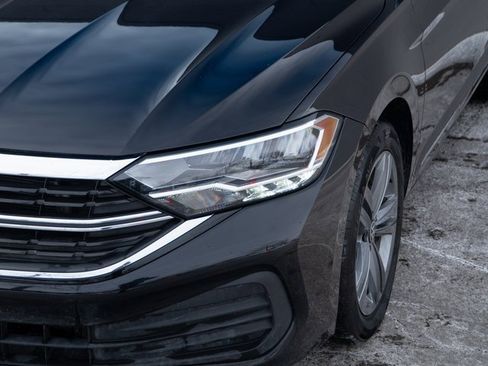 Certified 2024 Volkswagen Jetta SE w/ Panoramic Sunroof Package image 11