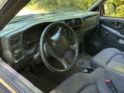 Used 2003 Chevrolet S10 Pickup LS w/ LS Preferred Equipment Group RWD image 3