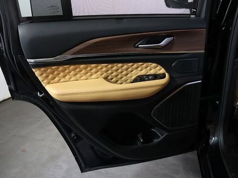 Used 2023 Jeep Grand Cherokee Summit w/ Luxury Tech Group V AWD/4WD image 29