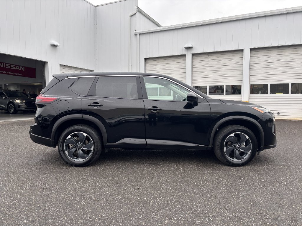 Used 2025 Nissan Rogue SV AWD/4WD image 8