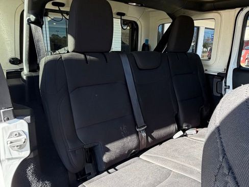 Used 2020 Jeep Wrangler Unlimited Sahara image 24