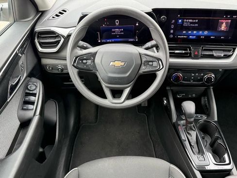 Used 2025 Chevrolet TrailBlazer LT image 16