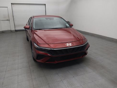 Used 2025 Hyundai Elantra SE FWD image 14