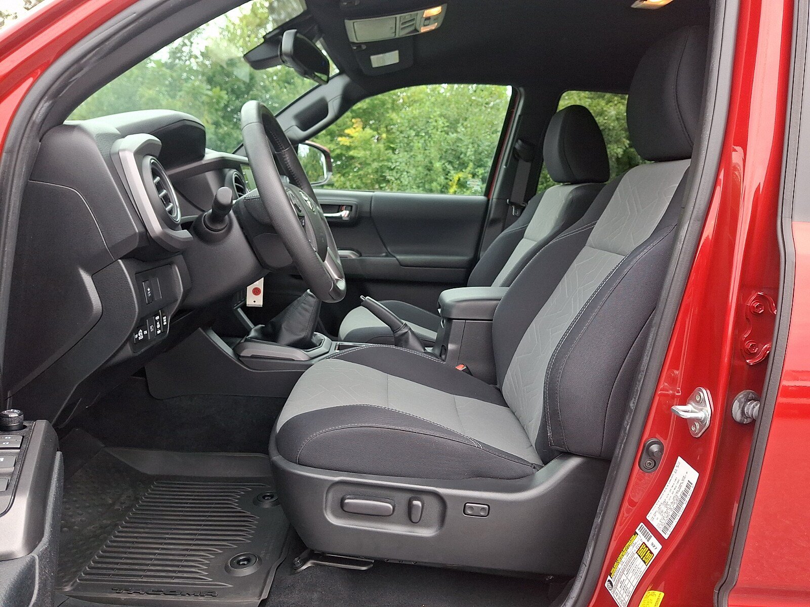 Used 2022 Toyota Tacoma TRD Off-Road AWD/4WD image 13
