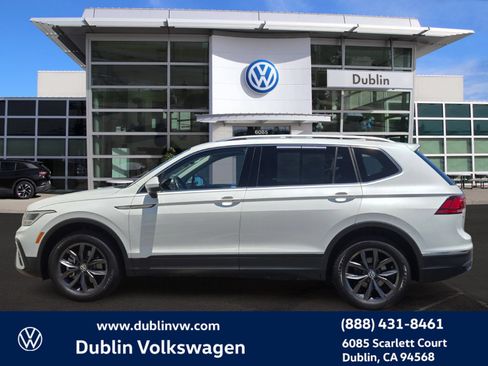 Certified 2023 Volkswagen Tiguan SE w/ Panoramic Sunroof Package FWD image 7