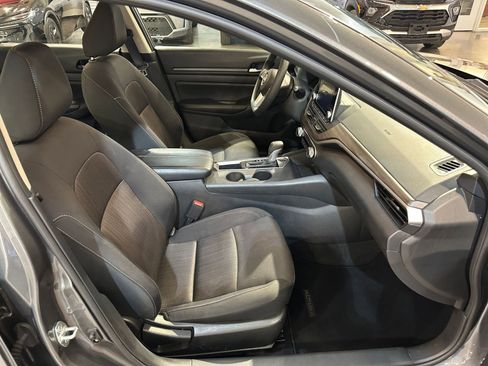 Used 2025 Nissan Altima 2.5 SV image 36