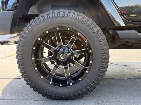 Used 2015 Jeep Wrangler Unlimited Sahara w/ Connectivity Group image 27