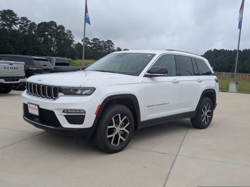Used 2023 Jeep Grand Cherokee Limited AWD/4WD image 4