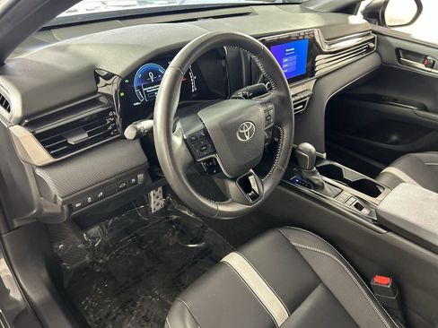 Used 2025 Toyota Camry SE w/ Convenience Package FWD image 12
