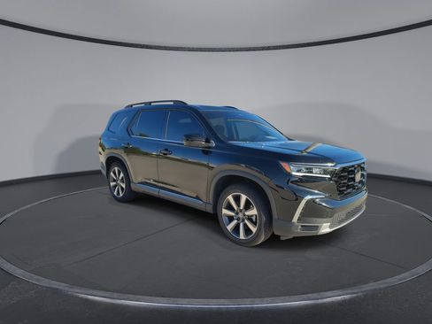 Used 2024 Honda Pilot Touring image 2
