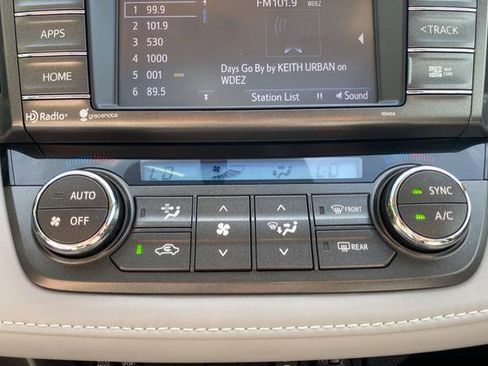 Used 2014 Toyota RAV4 XLE AWD/4WD image 18