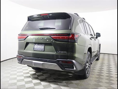 Used 2022 Lexus LX 600 4WD w/ Accessory Package (P3) image 5