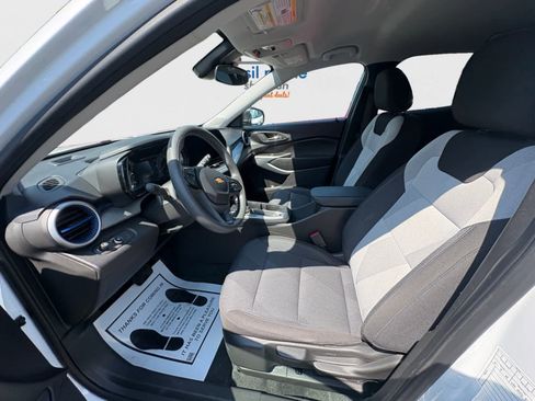 Used 2025 Chevrolet Trax LS FWD image 10