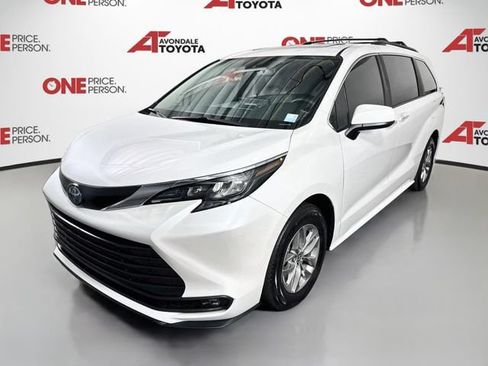 Certified 2025 Toyota Sienna XLE w/ XLE Plus Package AWD/4WD image 4