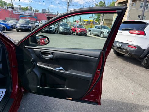Used 2017 Toyota Camry SE FWD image 46