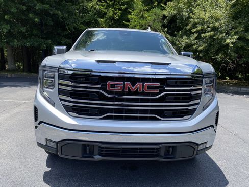 Used 2022 GMC Sierra 1500 SLT w/ SLT Premium Package AWD/4WD image 3