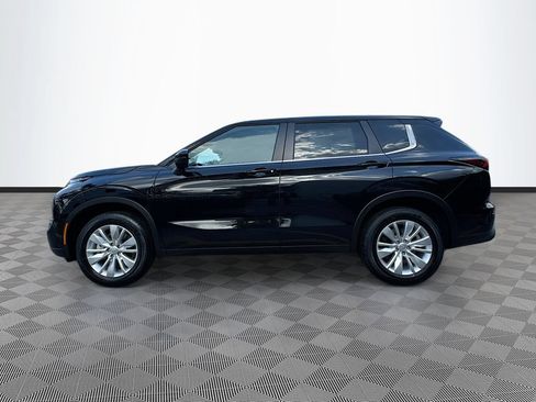 Used 2025 Mitsubishi Outlander ES FWD image 9