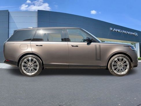 Used 2025 Land Rover Range Rover Long Wheelbase SE AWD/4WD image 8