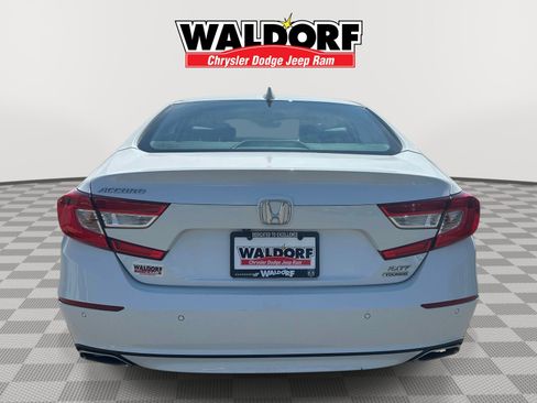 Used 2018 Honda Accord Touring image 5