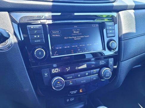 Used 2019 Nissan Rogue SV FWD image 17
