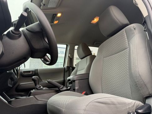 Used 2020 Toyota Tacoma SR image 9