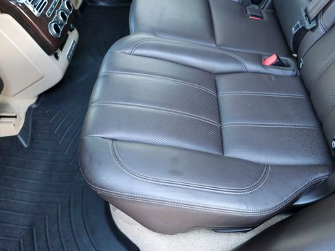 Used 2015 Land Rover Range Rover HSE image 18