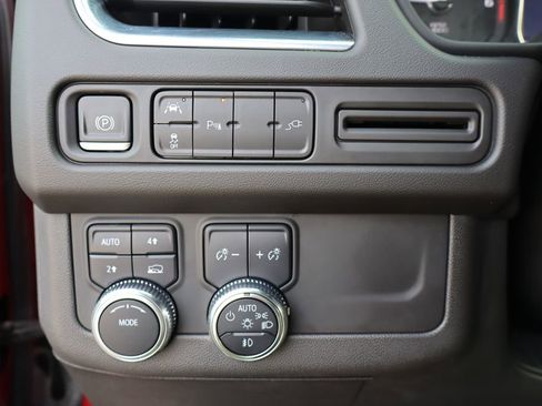 Used 2021 GMC Yukon SLT w/ Rear Media and Nav Package image 17