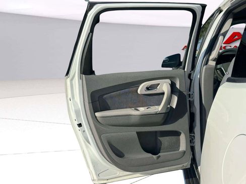 Used 2012 Chevrolet Traverse LS FWD image 33