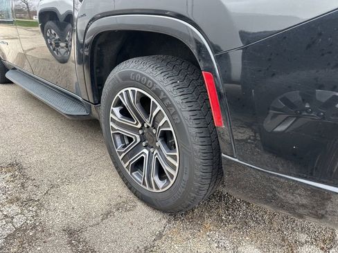 Used 2024 Jeep Wagoneer L Series II w/ Flexible Seating Group image 13