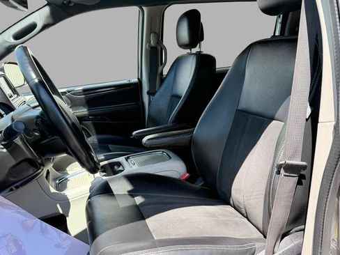 Used 2019 Dodge Grand Caravan SXT FWD image 27