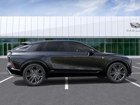 New 2026 Cadillac Lyriq V w/ Exterior Carbon Fiber Package AWD/4WD image 5