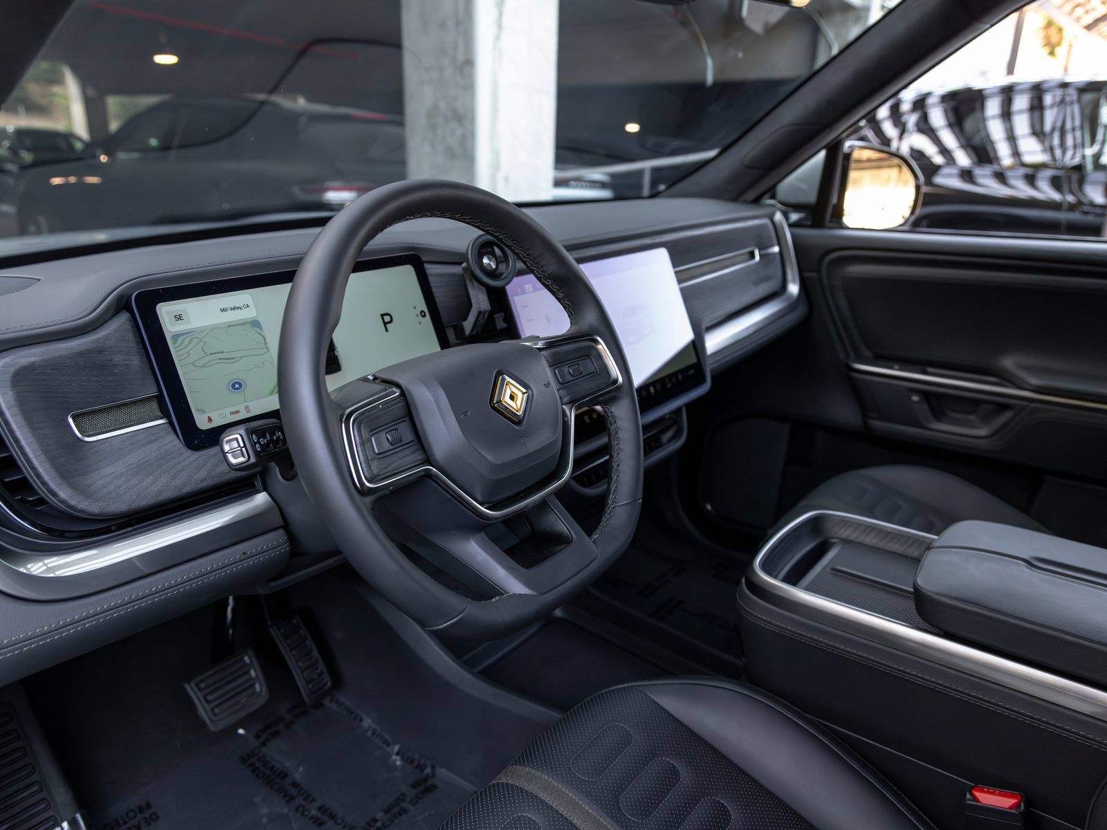 Used 2025 Rivian R1S Adventure Dual AWD/4WD image 4