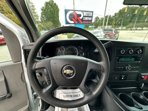 Used 2018 Chevrolet Express 3500 w/ Driver Convenience Package RWD image 19