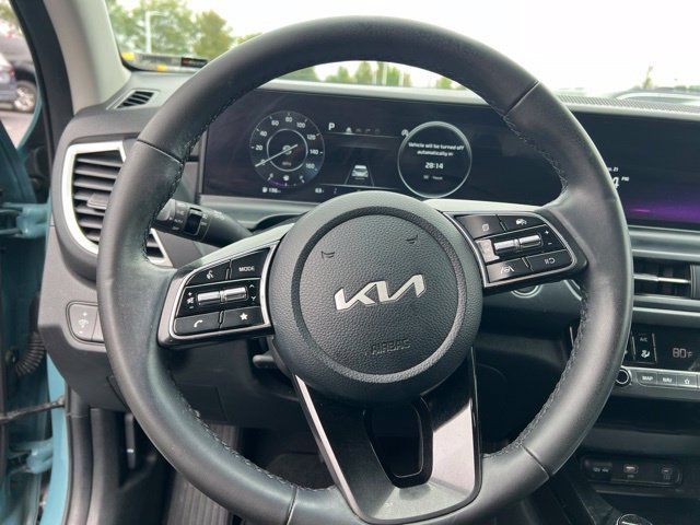 Certified 2025 Kia Seltos EX w/ EX Sunroof Package FWD image 14