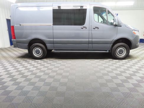 Used 2021 Mercedes-Benz Sprinter 2500 image 2
