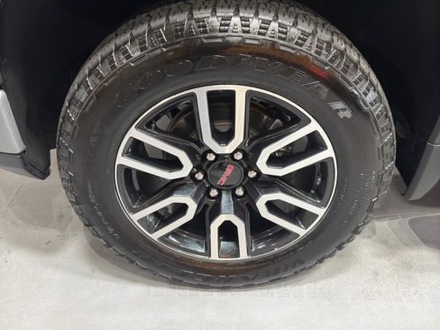 Used 2024 GMC Sierra 1500 AT4 w/ AT4 Premium Package image 9