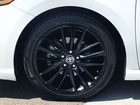 Used 2024 Toyota Camry XSE FWD image 9