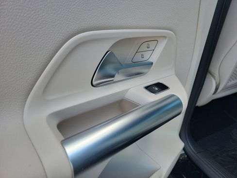 Certified 2025 Mercedes-Benz GLA 250 4MATIC image 13