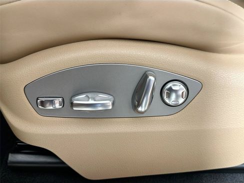 Certified 2026 Porsche Macan AWD/4WD image 32
