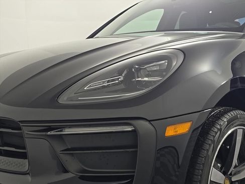 Certified 2026 Porsche Macan AWD/4WD image 12