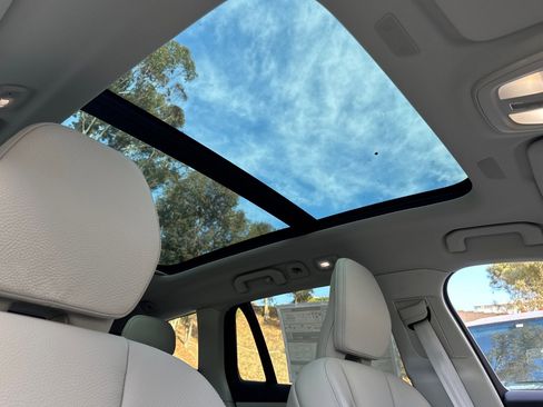 New 2025 Volvo V60 B5 Cross Country Plus w/ Protection Package Premier image 15