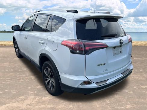 Used 2018 Toyota RAV4 XLE FWD image 5