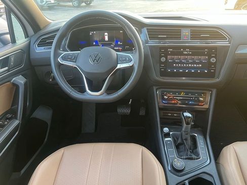 Used 2023 Volkswagen Tiguan SE w/ Panoramic Sunroof Package AWD/4WD image 24