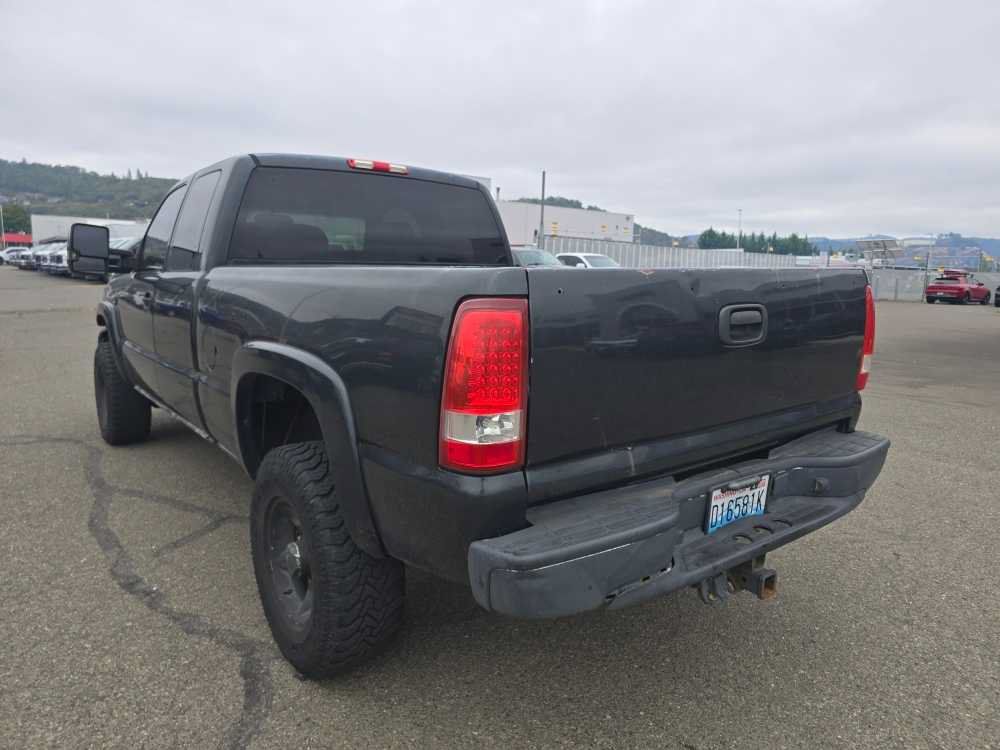 Used 2003 Chevrolet Silverado 2500 LS AWD/4WD image 2
