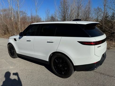 Used 2025 Land Rover Range Rover Sport SE image 8