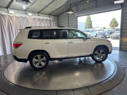 Used 2012 Toyota Highlander Limited w/ Tow Pkg AWD/4WD image 4