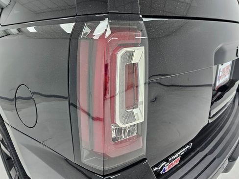 Used 2018 GMC Yukon SLT image 37