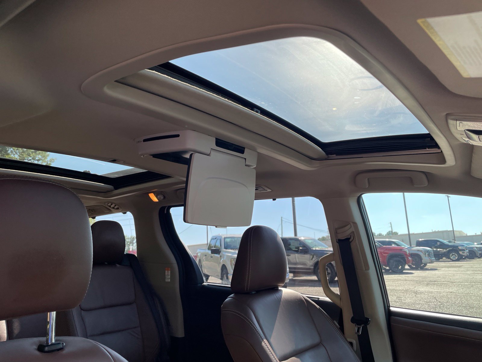 Used 2017 Toyota Sienna Limited FWD image 39